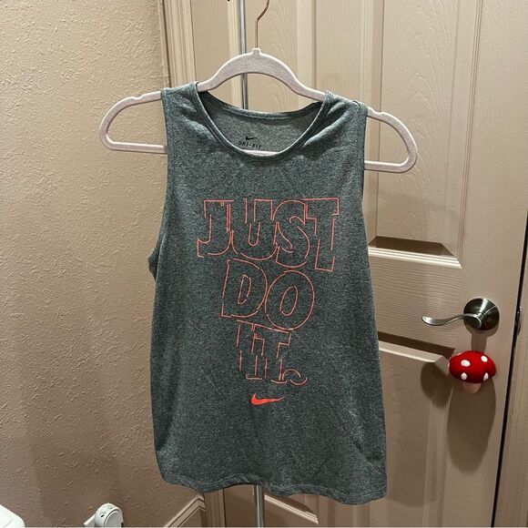 *Nike “Just Do It” Sleeveless Muscle Tank - Picture 3 of 10